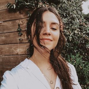 Meet your Posher, Gabriela